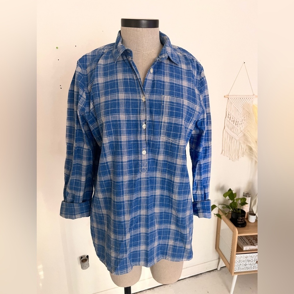 Women’s J.Crew Boy Fit flannel button down 90s style flannels